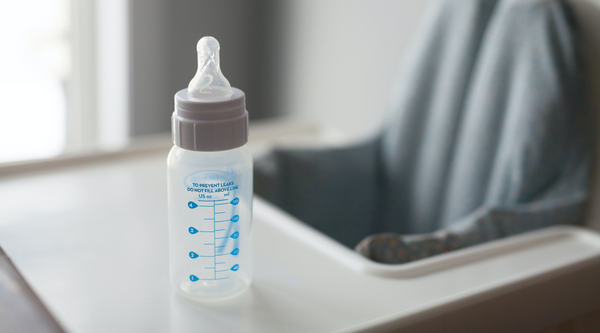 Guide to Bottle-Feeding Your Newborn: Tips and Tricks for New Moms